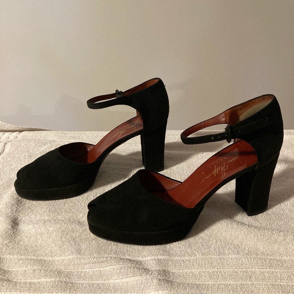 Gorgeous Vintage Joan Halpern (Joan & David) Black Suede shoes!